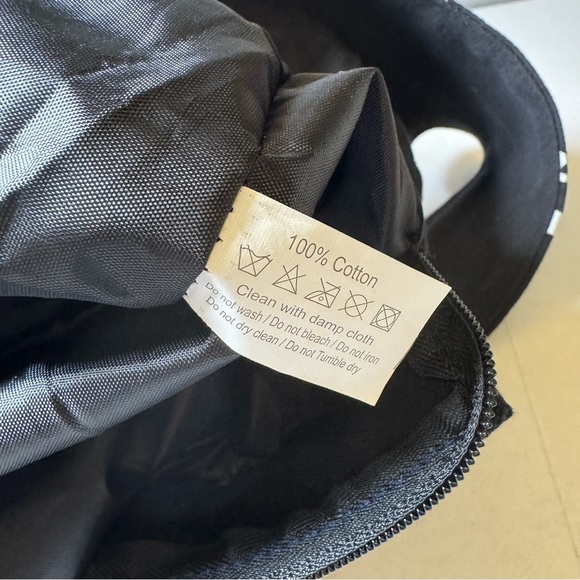 Robin Ruth Souvenir World Hobo Handbag - Picture 5 of 7